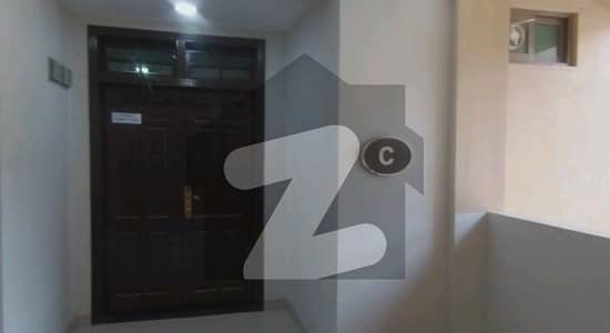 عسکری 10 - سیکٹر ایف عسکری 10,عسکری,لاہور میں 3 کمروں کا 10 مرلہ فلیٹ 3.4 کروڑ میں برائے فروخت۔