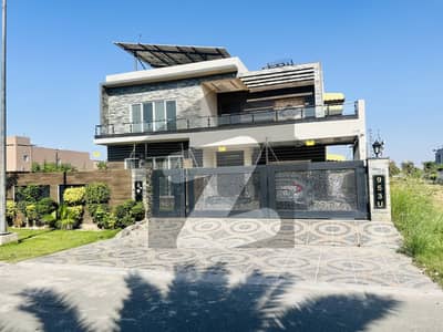 ڈی ایچ اے فیز 7 ڈیفنس (ڈی ایچ اے),لاہور میں 4 کمروں کا 1 کنال مکان 3.1 لاکھ میں کرایہ پر دستیاب ہے۔