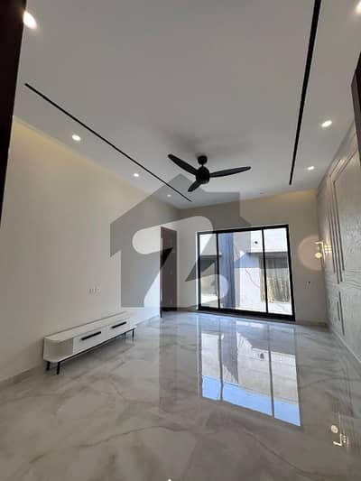 10 MARLA FULL HOUSE AVAILABLE FOR RENT IN VALENCIA TOWN LAHORE