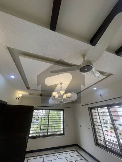 ڈی ۔ 12 اسلام آباد میں 6 کمروں کا 10 مرلہ مکان 2.9 لاکھ میں کرایہ پر دستیاب ہے۔