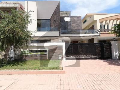 بحریہ ٹاؤن فیز 8 ۔ بلاک بی بحریہ ٹاؤن فیز 8,بحریہ ٹاؤن راولپنڈی,راولپنڈی میں 5 کمروں کا 10 مرلہ مکان 4.5 کروڑ میں برائے فروخت۔