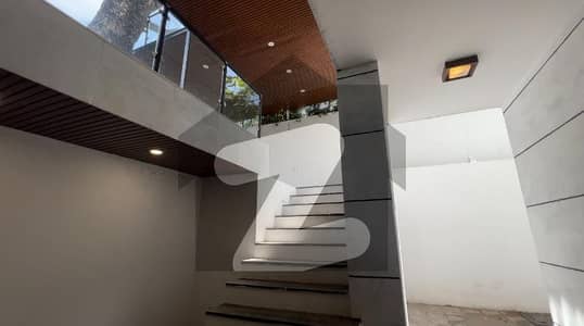 ایف ۔ 7/3 ایف ۔ 7,اسلام آباد میں 6 کمروں کا 1 کنال مکان 19.5 لاکھ میں کرایہ پر دستیاب ہے۔