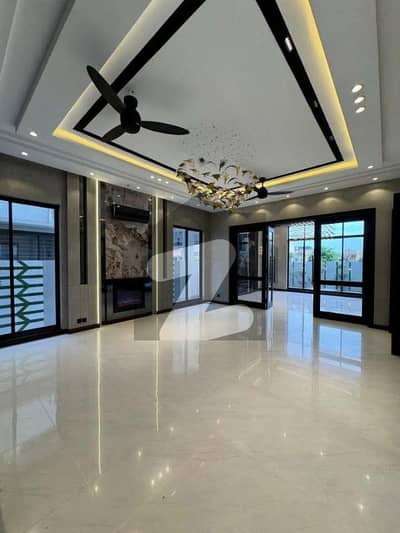 ڈی ایچ اے فیز 7 ڈیفنس (ڈی ایچ اے),لاہور میں 5 کمروں کا 1 کنال مکان 2.7 لاکھ میں کرایہ پر دستیاب ہے۔