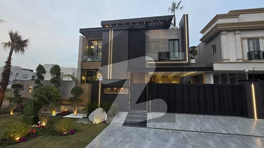 ڈی ایچ اے فیز 7 ڈیفنس (ڈی ایچ اے),لاہور میں 5 کمروں کا 1 کنال مکان 5.9 کروڑ میں برائے فروخت۔