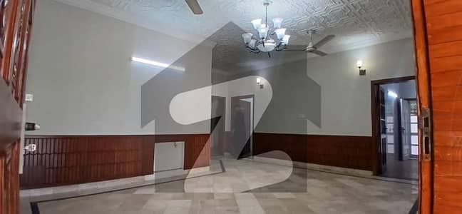 جی ۔ 10/2 جی ۔ 10,اسلام آباد میں 6 کمروں کا 1 کنال مکان 4.5 لاکھ میں کرایہ پر دستیاب ہے۔