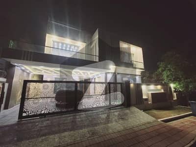 بحریہ ٹاؤن فیز 3 بحریہ ٹاؤن راولپنڈی,راولپنڈی میں 5 کمروں کا 1 کنال مکان 7.75 کروڑ میں برائے فروخت۔