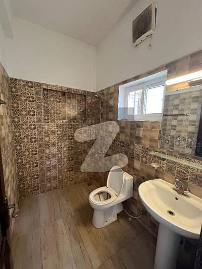 بحریہ انکلیو بحریہ ٹاؤن,اسلام آباد میں 5 کمروں کا 10 مرلہ مکان 1.75 لاکھ میں کرایہ پر دستیاب ہے۔