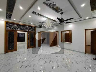 بحریہ ٹاؤن فیز 4 بحریہ ٹاؤن راولپنڈی,راولپنڈی میں 6 کمروں کا 1 کنال مکان 2.5 لاکھ میں کرایہ پر دستیاب ہے۔