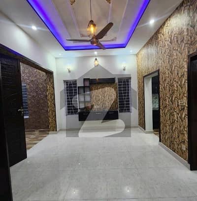 لیک سٹی ۔ سیکٹرایم ۔ 7 لیک سٹی,رائیونڈ روڈ,لاہور میں 5 کمروں کا 7 مرلہ مکان 3.2 کروڑ میں برائے فروخت۔