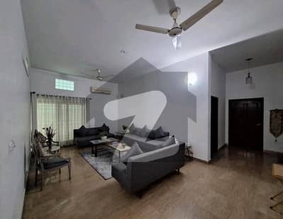 ابدالینز سوسائٹی ۔ بلاک اے ابدالینزکوآپریٹو ہاؤسنگ سوسائٹی,لاہور میں 5 کمروں کا 1 کنال مکان 8.5 کروڑ میں برائے فروخت۔