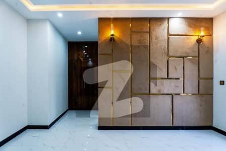 Book Prime Location House Today In Central Park - Block B