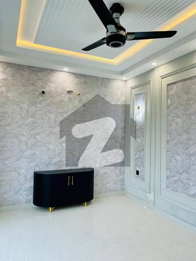 سینٹرل پارک ۔ بلاک ای سینٹرل پارک ہاؤسنگ سکیم,لاہور میں 3 کمروں کا 5 مرلہ مکان 1.7 کروڑ میں برائے فروخت۔