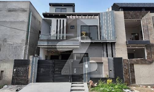 بسم اللہ ہاؤسنگ سکیم جی ٹی روڈ,لاہور میں 4 کمروں کا 5 مرلہ مکان 2.15 کروڑ میں برائے فروخت۔