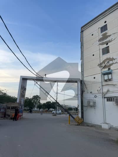 Gulshan E Romi, 60 Feet Road 400 Square Yard Leased Opposite Saima Mall For Sale