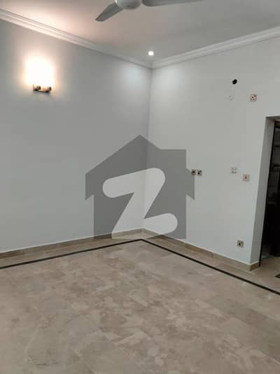 آئی ۔ 8 اسلام آباد میں 2 کمروں کا 5 مرلہ دفتر 1.75 لاکھ میں کرایہ پر دستیاب ہے۔