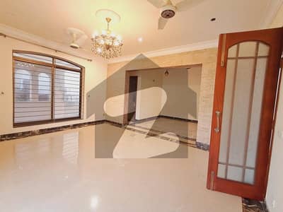 F-10 House Sized 22 Marla For Rent