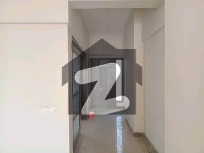 کلفٹن ۔ بلاک 8 کلفٹن,کراچی میں 3 کمروں کا 9 مرلہ فلیٹ 8.5 کروڑ میں برائے فروخت۔