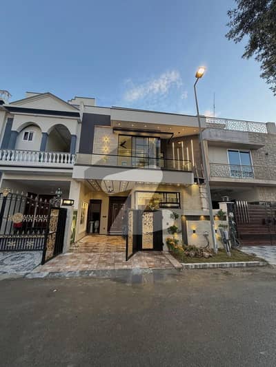 سٹی ہاؤسنگ سکیم جہلم میں 4 کمروں کا 6 مرلہ مکان 2.45 کروڑ میں برائے فروخت۔