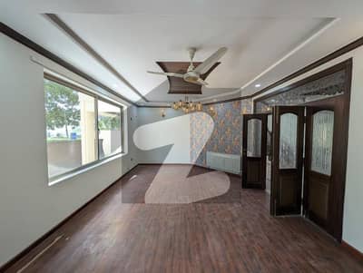 ای ۔ 7 اسلام آباد میں 6 کمروں کا 16 مرلہ مکان 9.5 لاکھ میں کرایہ پر دستیاب ہے۔