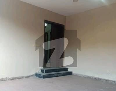 عسکری 10 عسکری,لاہور میں 3 کمروں کا 10 مرلہ مکان 1.35 لاکھ میں کرایہ پر دستیاب ہے۔