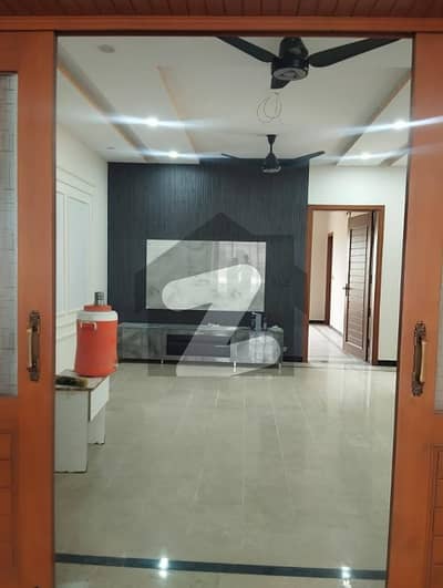 بحریہ انکلیو - سیکٹر سی 2 بحریہ انکلیو,بحریہ ٹاؤن,اسلام آباد میں 5 کمروں کا 10 مرلہ مکان 1.7 لاکھ میں کرایہ پر دستیاب ہے۔