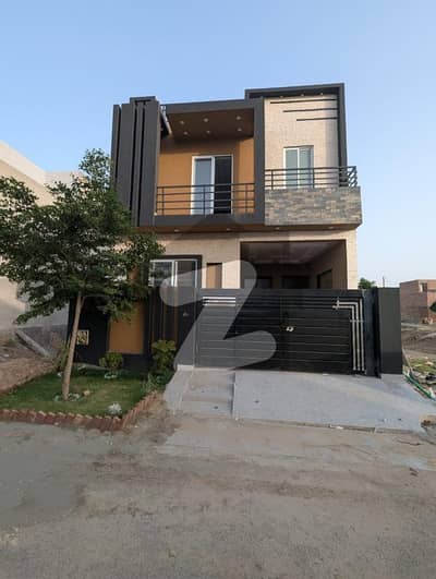 لیک سٹی سیکٹر ایم8 - بلاک بی2 لیک سٹی ۔ سیکٹر ایم ۔ 8,لیک سٹی,رائیونڈ روڈ,لاہور میں 4 کمروں کا 5 مرلہ مکان 2.5 کروڑ میں برائے فروخت۔