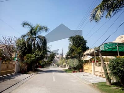 Get This Amazing 10 Marla House Available In Eden Avenue