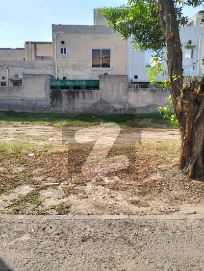 بحریہ ٹاؤن ۔ بلاک اے اے بحریہ ٹاؤن سیکٹرڈی,بحریہ ٹاؤن,لاہور میں 2 مرلہ کمرشل پلاٹ 98.0 لاکھ میں برائے فروخت۔