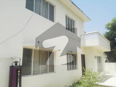 Prime Location 444 Square Yards Old House For Sale