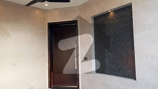 ڈی ایچ اے 9 ٹاؤن ڈیفنس (ڈی ایچ اے),لاہور میں 4 کمروں کا 5 مرلہ مکان 3.2 کروڑ میں برائے فروخت۔