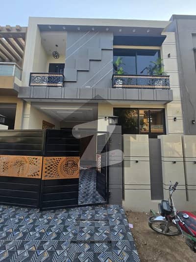 لیک سٹی - سیکٹر M7 - بلاک سی لیک سٹی ۔ سیکٹرایم ۔ 7,لیک سٹی,رائیونڈ روڈ,لاہور میں 4 کمروں کا 5 مرلہ مکان 3.05 کروڑ میں برائے فروخت۔