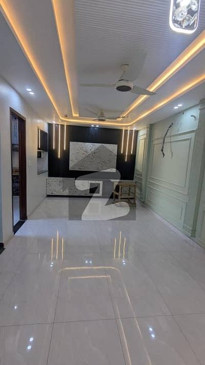 ڈی ایچ اے 11 رہبر لاہور میں 4 کمروں کا 8 مرلہ مکان 3.8 کروڑ میں برائے فروخت۔