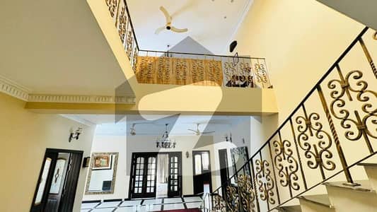 F-8/4 622 Square Yead House AC Installed, 7 Bedroom Drawing, Dining, TV Lounge, Basement Hall,