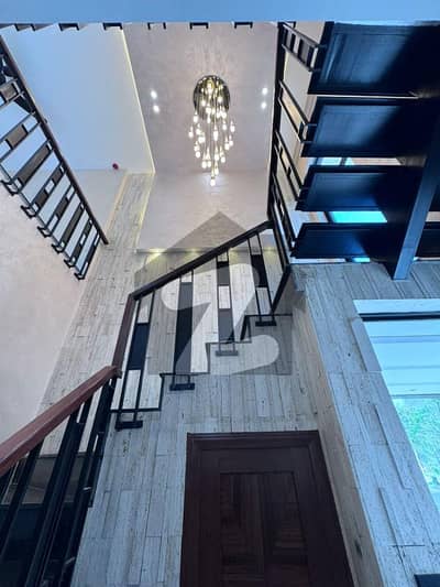 ڈی ایچ اے فیز 5 - بلاک ایم ڈی ایچ اے فیز 5,ڈیفنس (ڈی ایچ اے),لاہور میں 4 کمروں کا 10 مرلہ مکان 6.35 کروڑ میں برائے فروخت۔