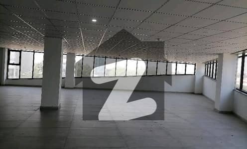 ڈی ایچ اے فیز 8 - کمرشل براڈوے ڈی ایچ اے فیز 8,ڈیفنس (ڈی ایچ اے),لاہور میں 8 مرلہ دفتر 1.8 لاکھ میں کرایہ پر دستیاب ہے۔