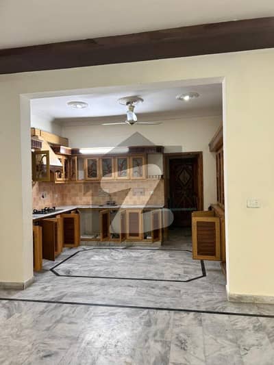 1 Kanal Upper Portion for Rent Near to Main Road, 3 Bed & Servant Qtr