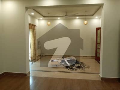 ڈی ایچ اے فیز 3 ڈیفنس (ڈی ایچ اے),لاہور میں 5 کمروں کا 1 کنال مکان 2.4 لاکھ میں کرایہ پر دستیاب ہے۔