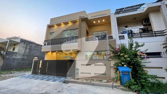 بحریہ ٹاؤن فیز 8 ۔ عمر بلاک بحریہ ٹاؤن فیز 8 ۔ سفاری ویلی,بحریہ ٹاؤن فیز 8,بحریہ ٹاؤن راولپنڈی,راولپنڈی میں 5 کمروں کا 7 مرلہ مکان 2.85 کروڑ میں برائے فروخت۔