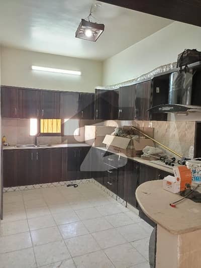 گلستانِ جوہر کراچی میں 4 کمروں کا 16 مرلہ بالائی پورشن 1.15 لاکھ میں کرایہ پر دستیاب ہے۔