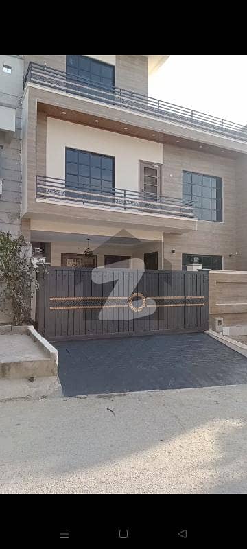 جی ۔ 13/2 جی ۔ 13,اسلام آباد میں 7 کمروں کا 8 مرلہ مکان 6.5 کروڑ میں برائے فروخت۔