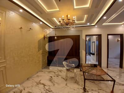 ڈی ایچ اے فیز 8 ڈیفنس (ڈی ایچ اے),لاہور میں 4 کمروں کا 10 مرلہ مکان 1.7 لاکھ میں کرایہ پر دستیاب ہے۔