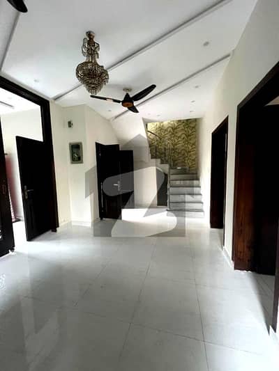 نیو لاهور سٹی لاہور میں 3 کمروں کا 5 مرلہ مکان 1.35 کروڑ میں برائے فروخت۔