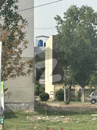 10 MARLA BUILDER LOCATION PLOT AVAILABLE FOR SALE IN CANAL GARDEN NEAR BAHRIA TOWN LAHORE    Builder Location   Next To Corner   Ready to Built  Confirm Option   Papers Available   50 ft Wide Road  Beautiful Surrounding