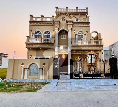 سٹی ہاؤسنگ سوسائٹی گوجرانوالہ میں 6 کمروں کا 10 مرلہ مکان 4.25 کروڑ میں برائے فروخت۔