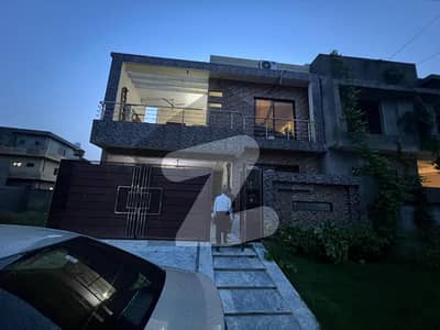 بحریہ ٹاؤن عمر بلاک بحریہ ٹاؤن سیکٹر B,بحریہ ٹاؤن,لاہور میں 4 کمروں کا 8 مرلہ مکان 2.8 کروڑ میں برائے فروخت۔