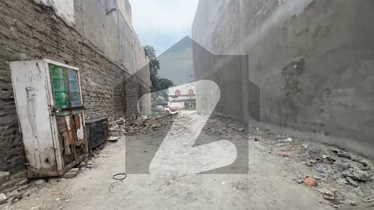 جی ۔ 8/4 جی ۔ 8,اسلام آباد میں 7 مرلہ کمرشل پلاٹ 25.0 کروڑ میں برائے فروخت۔