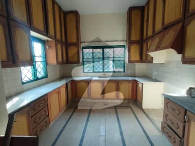 ڈی ایچ اے فیز 1 ڈیفنس (ڈی ایچ اے),لاہور میں 4 کمروں کا 10 مرلہ مکان 3.95 کروڑ میں برائے فروخت۔