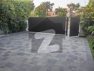 Mian Brother,s Offer DHA Ph5 1Kanal Morden Elevation House Rent 5Bed 20KV Soler Available