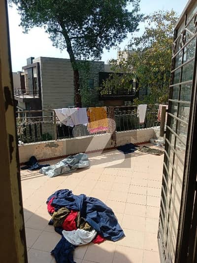 ڈی ایچ اے فیز 8 ڈیفنس (ڈی ایچ اے),لاہور میں 4 کمروں کا 10 مرلہ مکان 1.6 لاکھ میں کرایہ پر دستیاب ہے۔