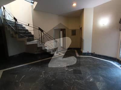 ڈی ایچ اے فیز 3 ڈیفنس (ڈی ایچ اے),لاہور میں 4 کمروں کا 10 مرلہ مکان 2.0 لاکھ میں کرایہ پر دستیاب ہے۔